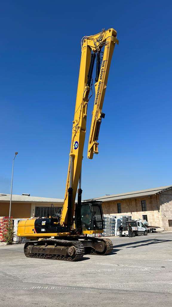 High Reach Demolition Boom Arms for Excavators – Safe and Controlled Dismantling