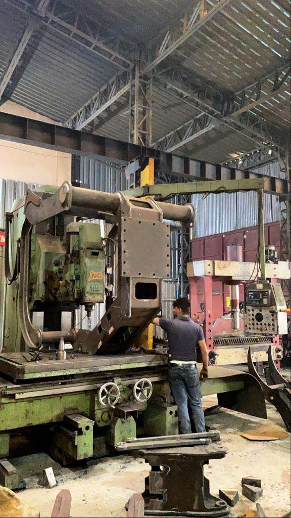 CNC Bohrwerk Fason İşleme – İş Makinası Parçaları İçin Hassas Üretim