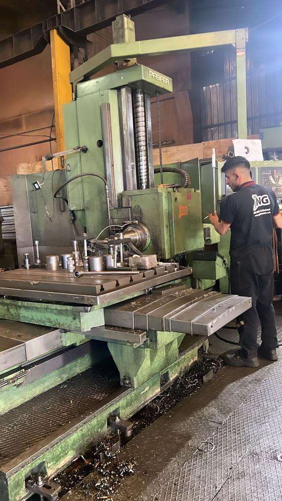 CNC Bohrwerk Fason İşleme – İş Makinası Parçaları İçin Hassas Üretim