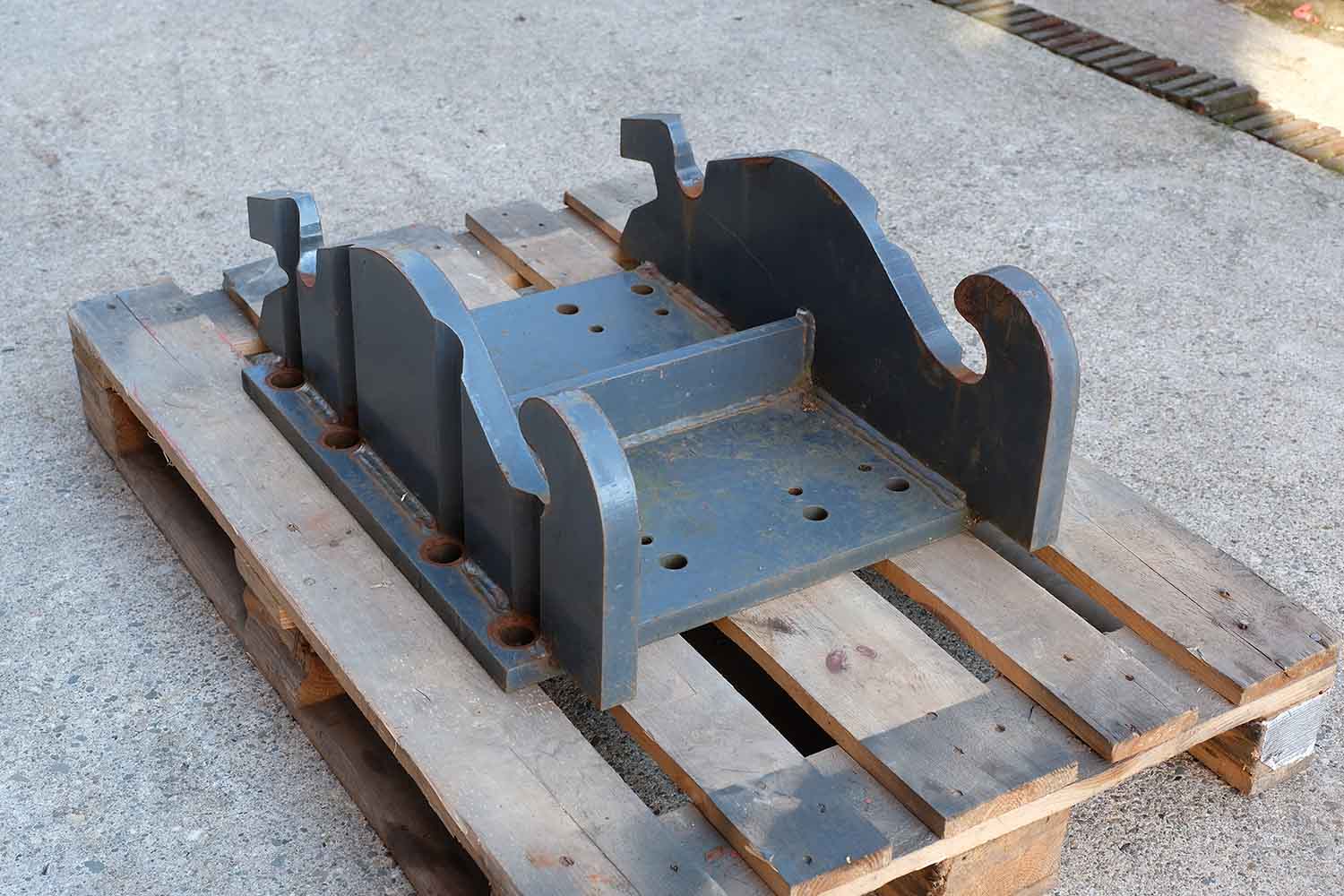 Excavator Adapter Plates for Lehnhoff, Liebherr, and OilQuick Systems